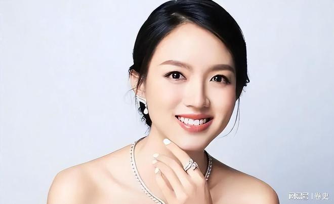 豪门怀孕6个月上春晚站C位真人生赢家CQ9传奇电子艳压奚梦瑶拒嫁30亿(图16)