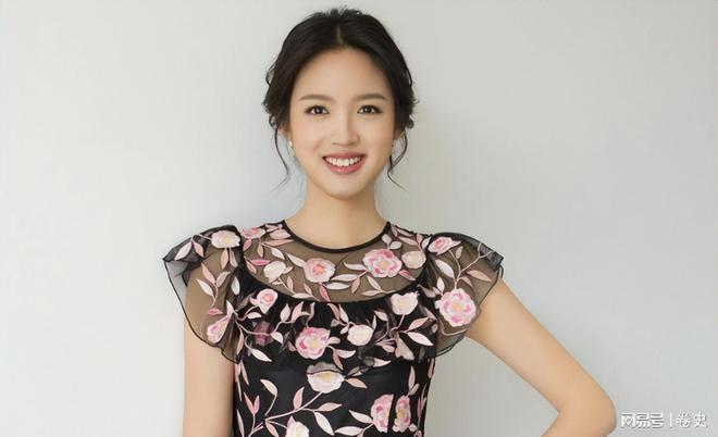豪门怀孕6个月上春晚站C位真人生赢家CQ9传奇电子艳压奚梦瑶拒嫁30亿(图8)